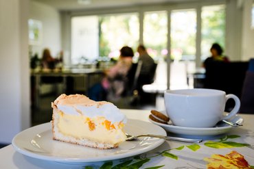 Foto: Wohlfahrtswerk für Baden-Württemberg Ein Stück Torte in der Cafeteria? Nicht mehr drin...