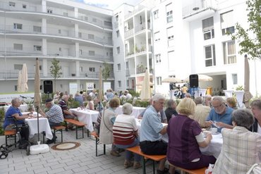 Viele Bürger nutzten die Chance, das Wohn- und Pflegezentrum Flugfeld näher kennenzulernen. Quelle: Wohlfahrtswerk für Baden-Württemberg