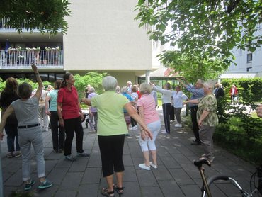 5 Esslinger: Übungen für Balance, Dehnung, Beweglichkeit, Kraft und Ausdauer. Quelle: Wohlfahrtswerk für Baden-Württemberg