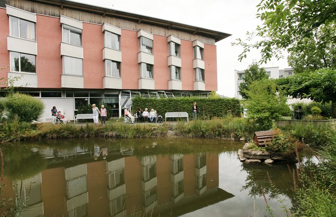 Das Haus Heckengäu mit seinem Gartenteich