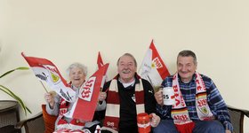 VFB-Fans freuen sich. Quelle: Wohlfahrtswerk für Baden-Württemberg