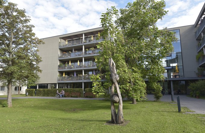 Außenansicht des Haus am Kappelberg mit Garten
