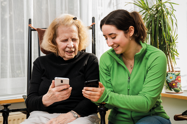 Digitale Kompetenzen stärken die Eigenständigkeit im höheren Lebensalter